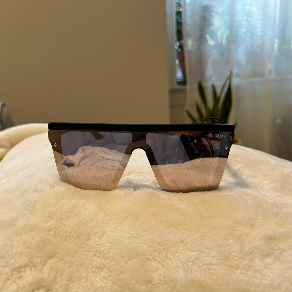 Quay sunglasses “Hindsight”